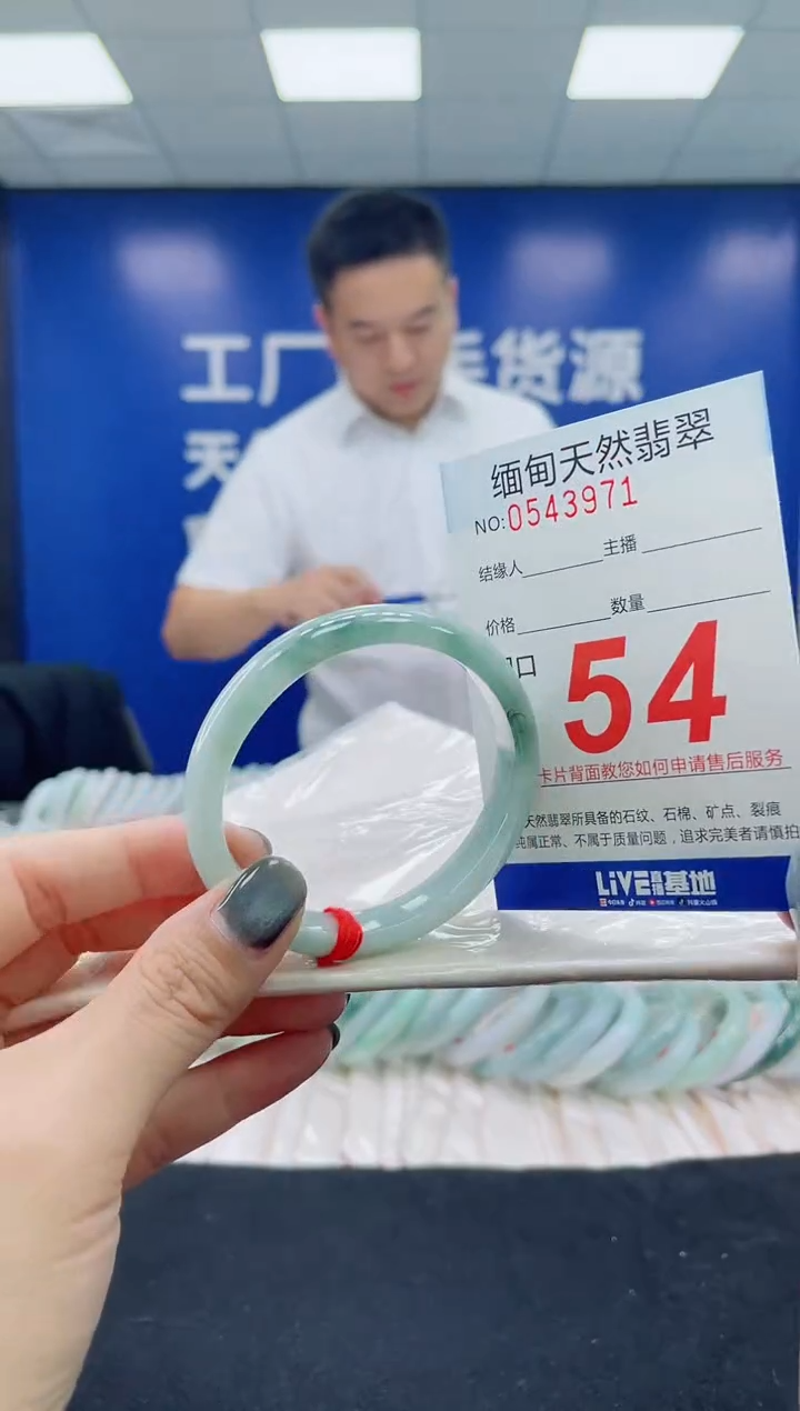 未镶嵌手镯翡翠天然翡翠手镯
