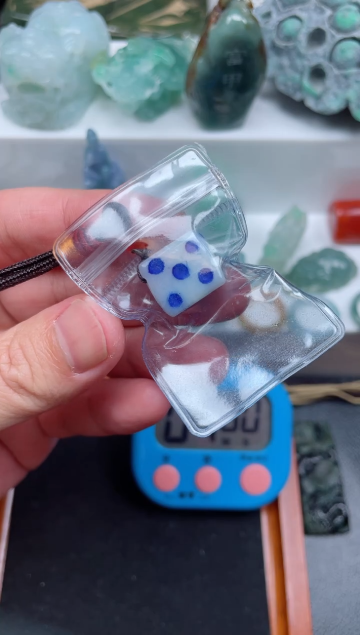 【闪购商品】翡翠颈饰未镶嵌骰子