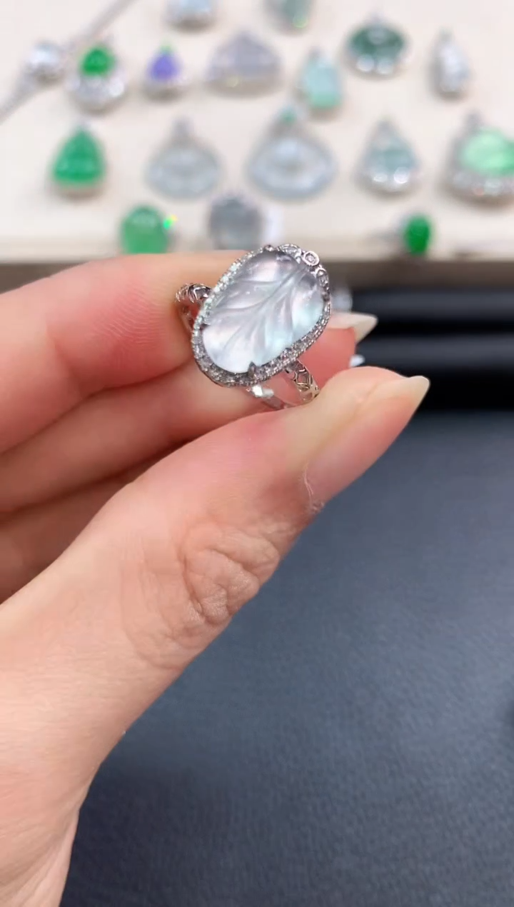 【闪购商品】翡翠戒指18K金镶嵌b71       