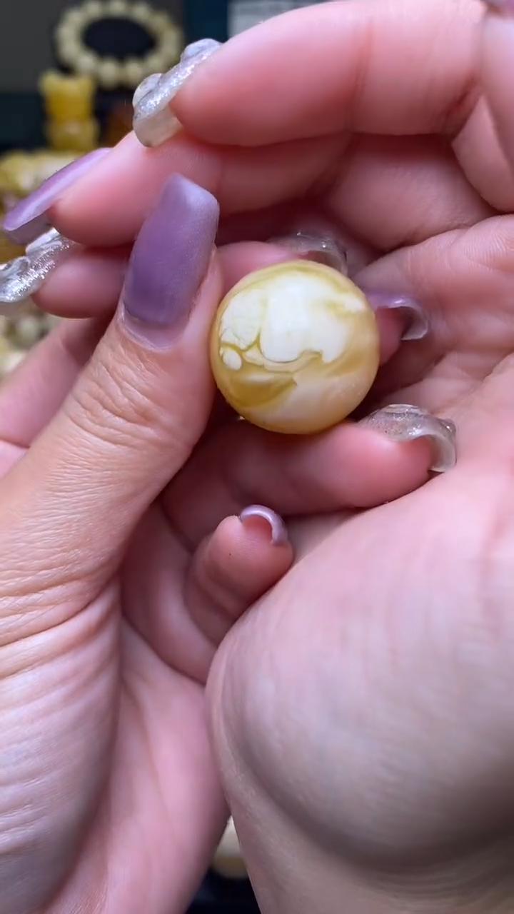 【闪购商品】琥珀裸石未镶嵌葵. 46