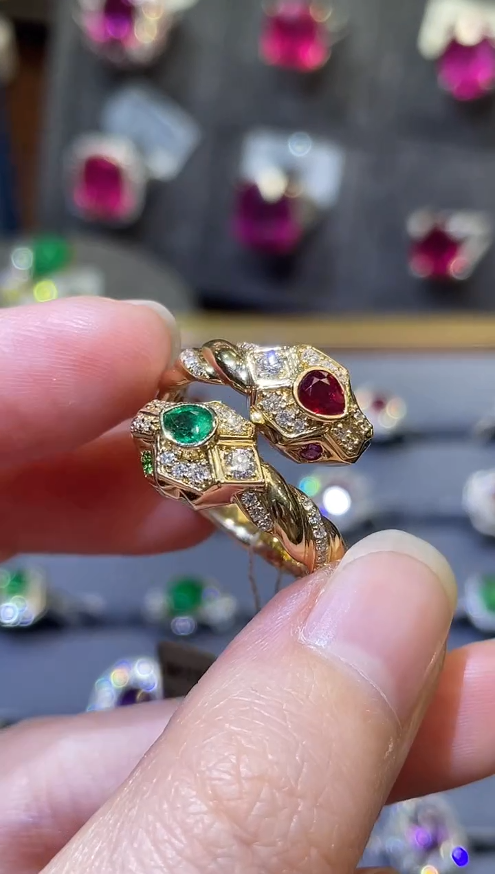 【闪购商品】祖母绿戒指18K金镶嵌0.55ct/灵蛇