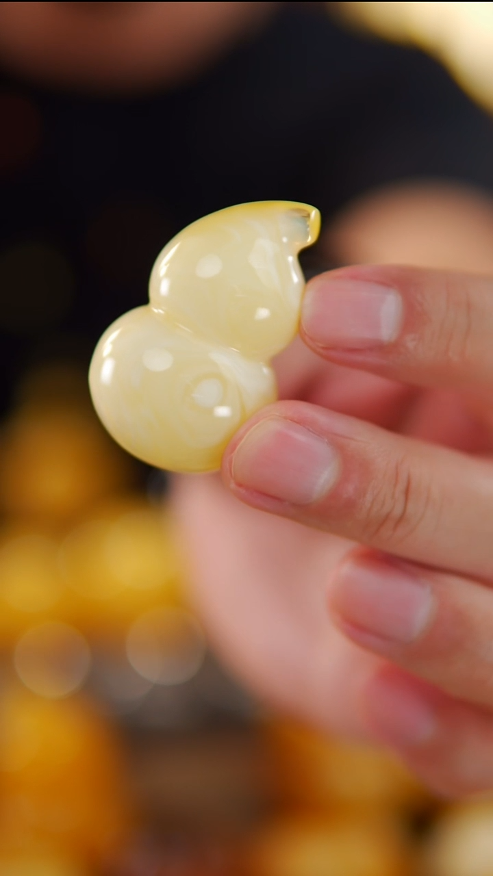 裸石琥珀未镶嵌瓷白花葫芦20