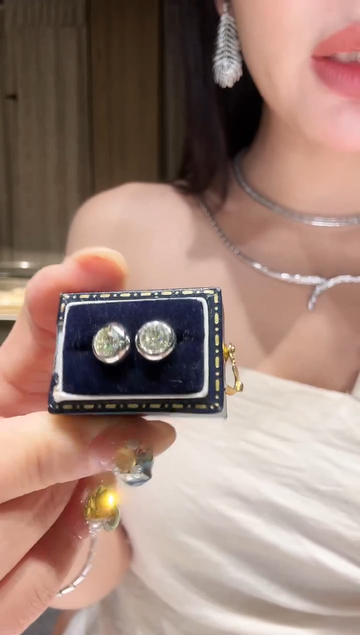 铂Pt950镶嵌耳饰钻石50分泡泡AY0187-PT