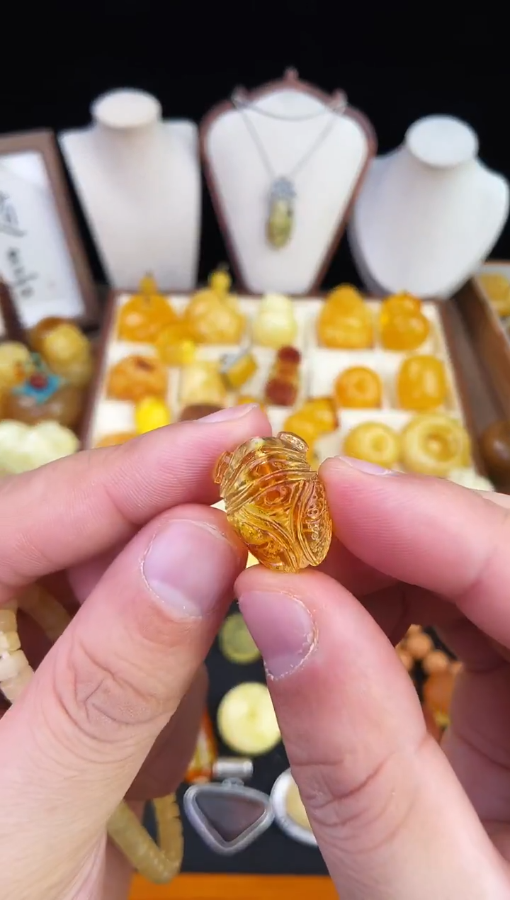 琥珀未镶嵌珠宝奇石柒月