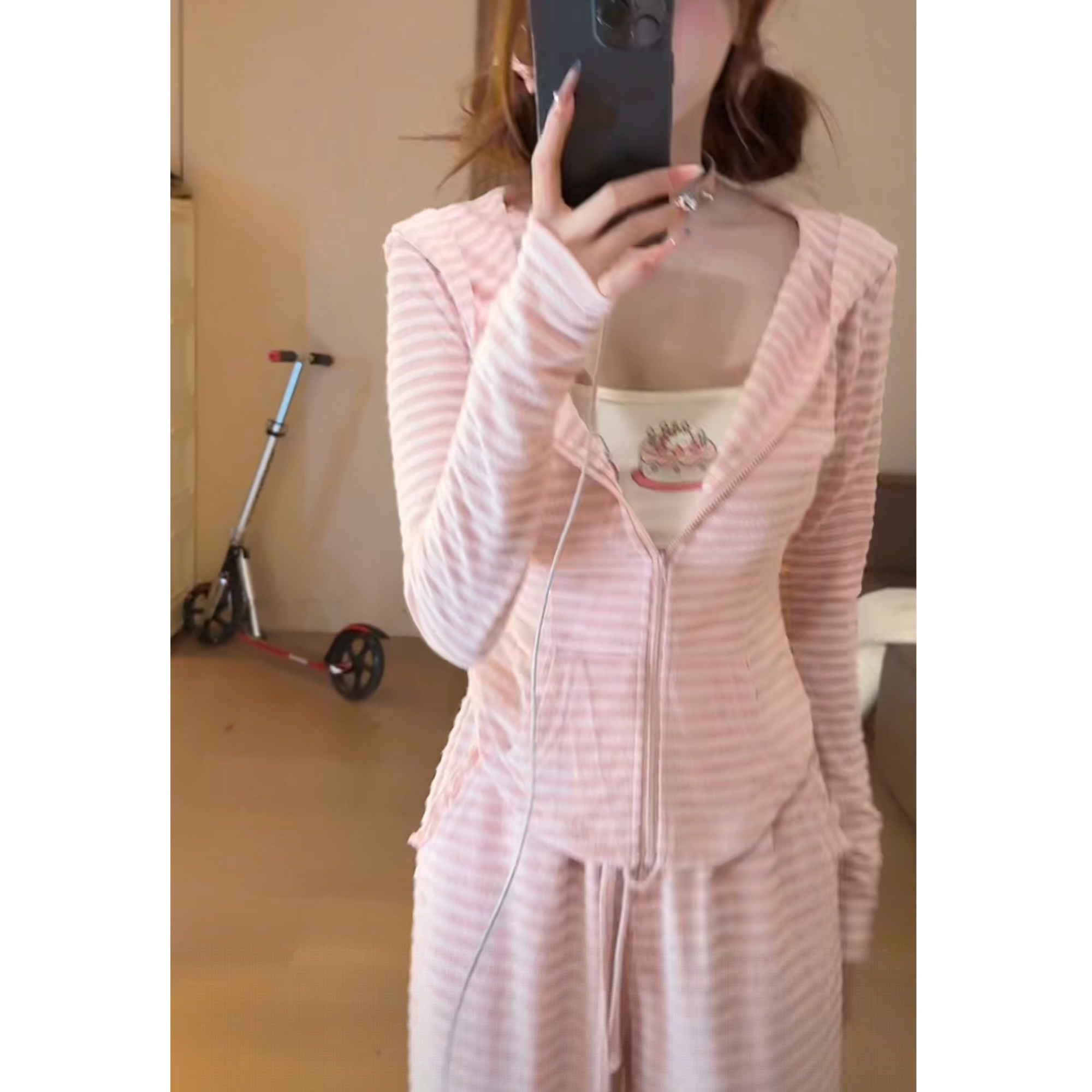 早秋慵懒松弛感休闲套装女条纹吊带背心宽松阔腿裤防晒开衫三件套