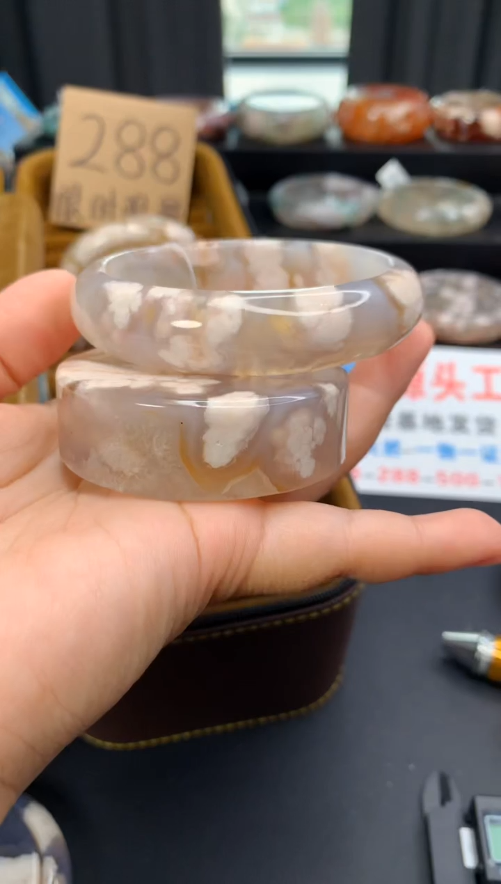 石英质玉手镯未镶嵌赠送镯心（圈口61