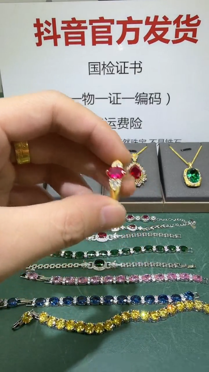 18K金镶嵌戒指红宝石1