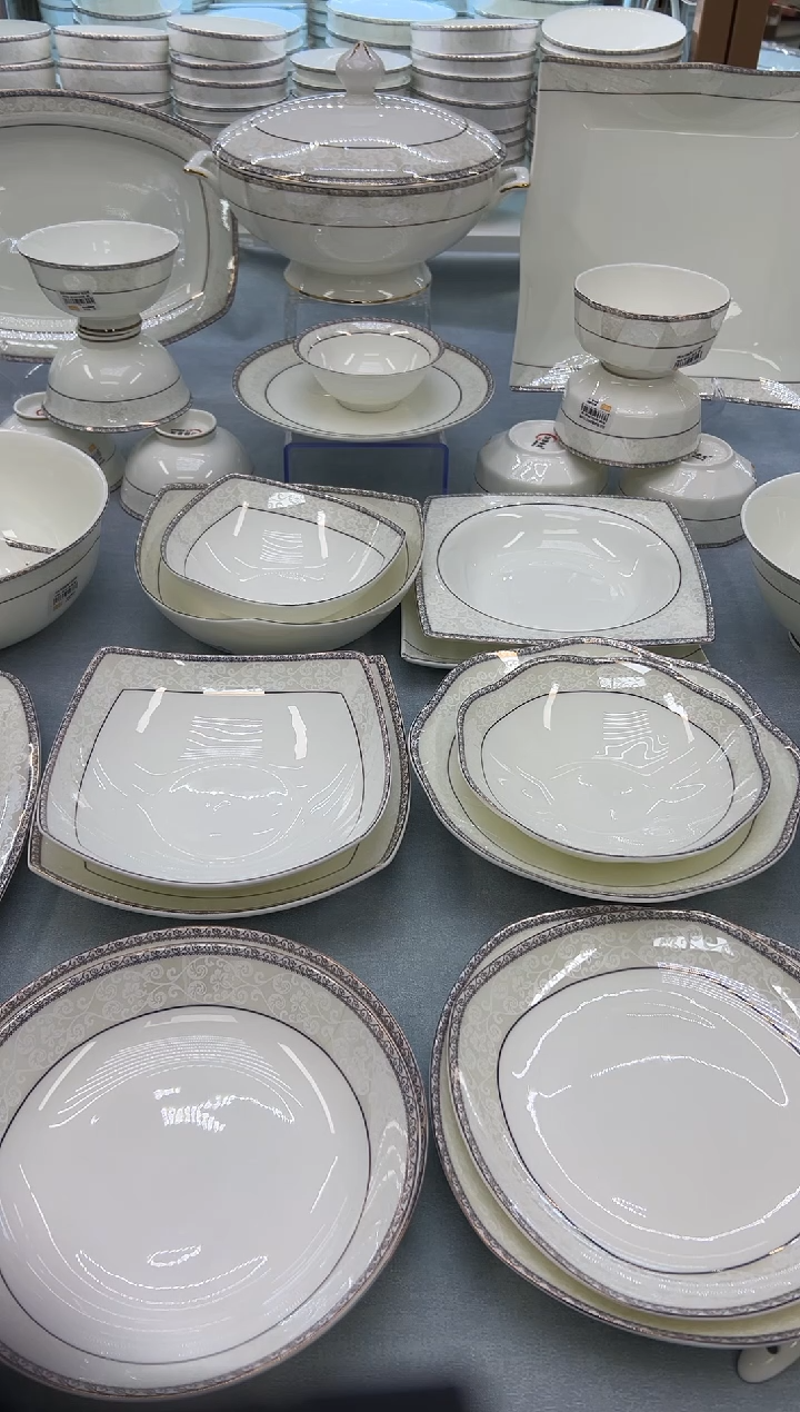 骨瓷玲珑8方4个  玲珑7.5方4个