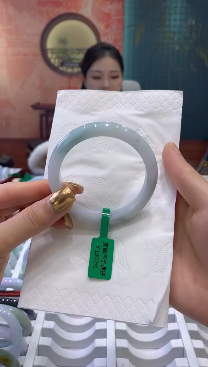 【闪购商品】翡翠手镯未镶嵌多人17006