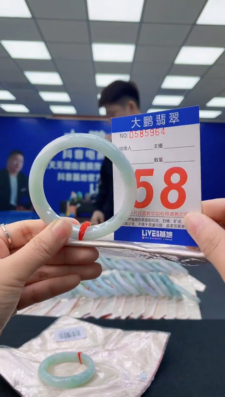未镶嵌手镯翡翠AAAAAAAAAA