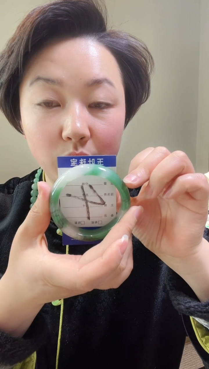 【闪购商品】石英质玉手镯未镶嵌57圈