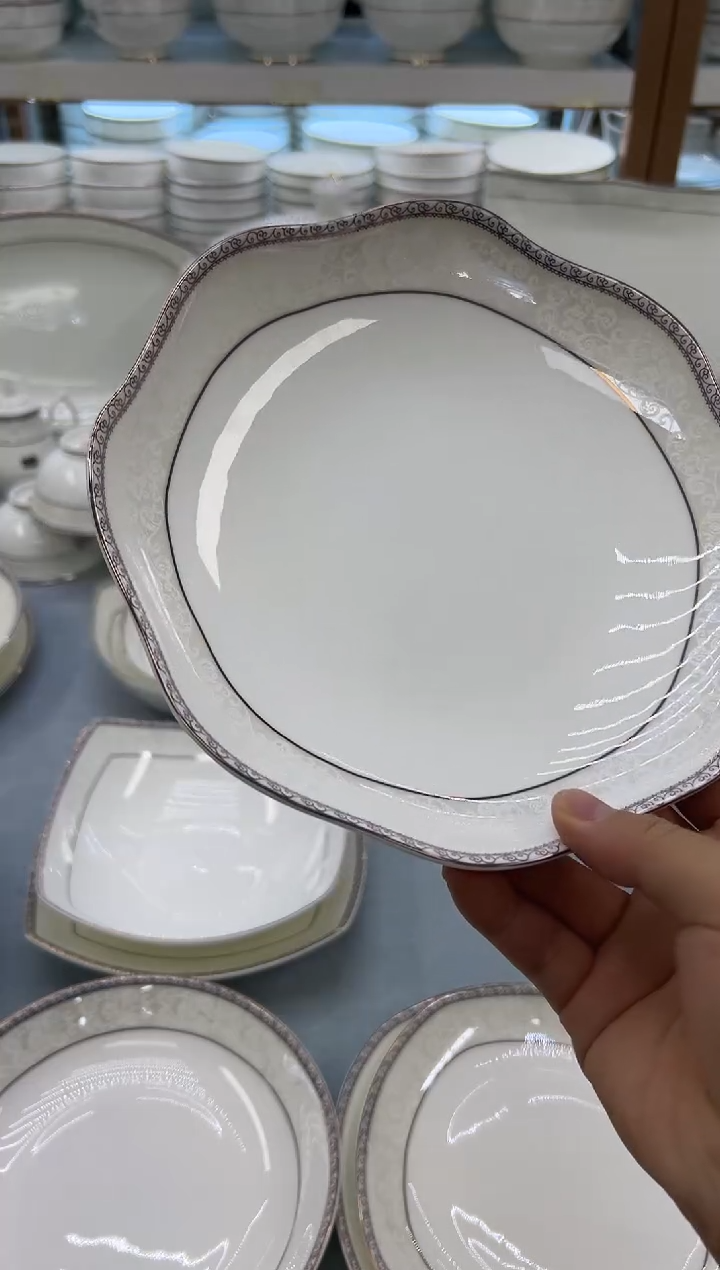 骨瓷玲珑8花2个    