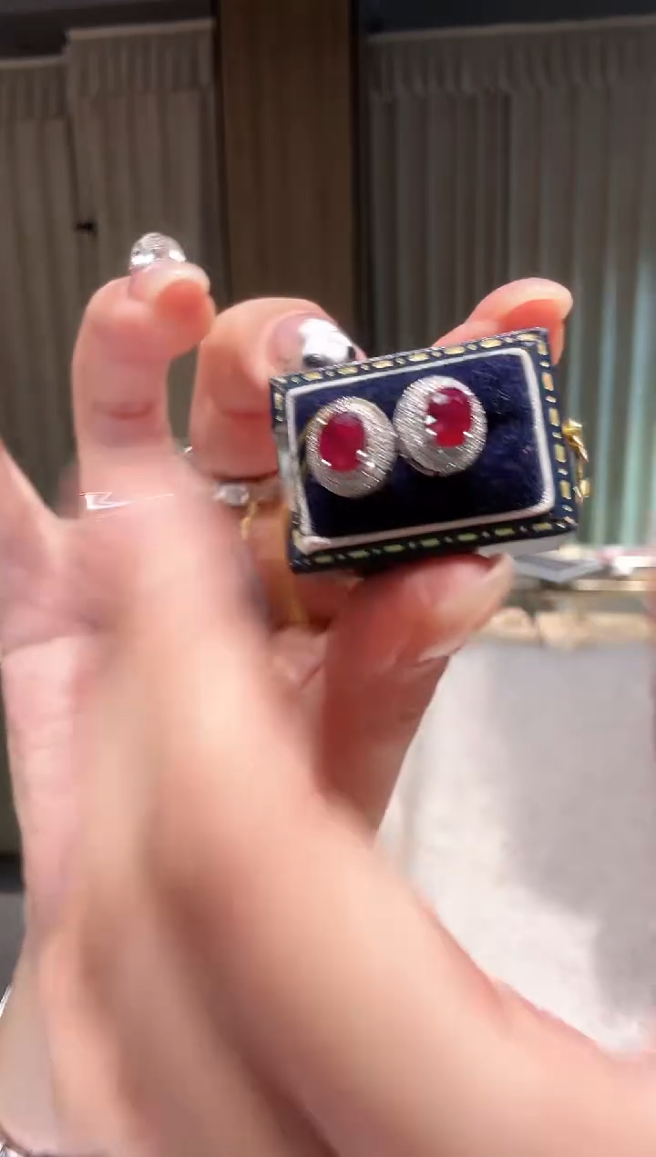 18K金镶嵌耳饰钻石CE0452