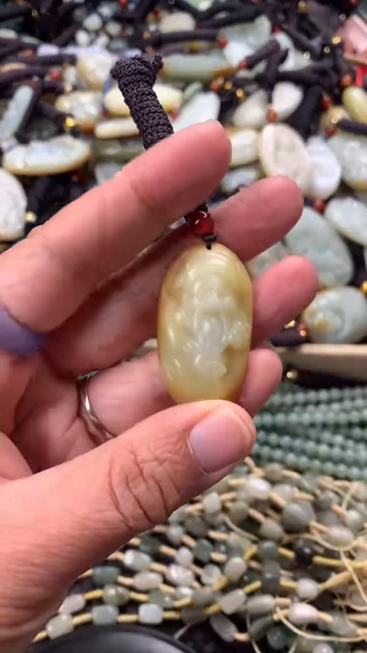 【闪购商品】和田玉颈饰未镶嵌多样性发货没有证书拍一发一有瑕