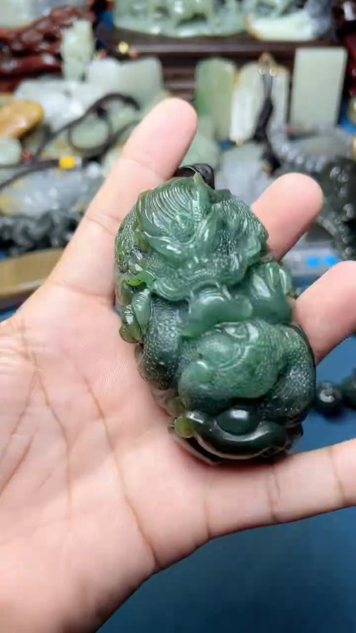 未镶嵌和田玉把件-