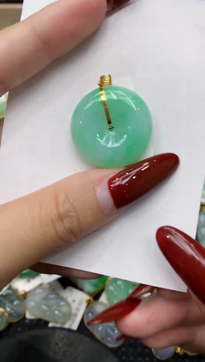 翡翠18K金镶嵌颈饰111111111