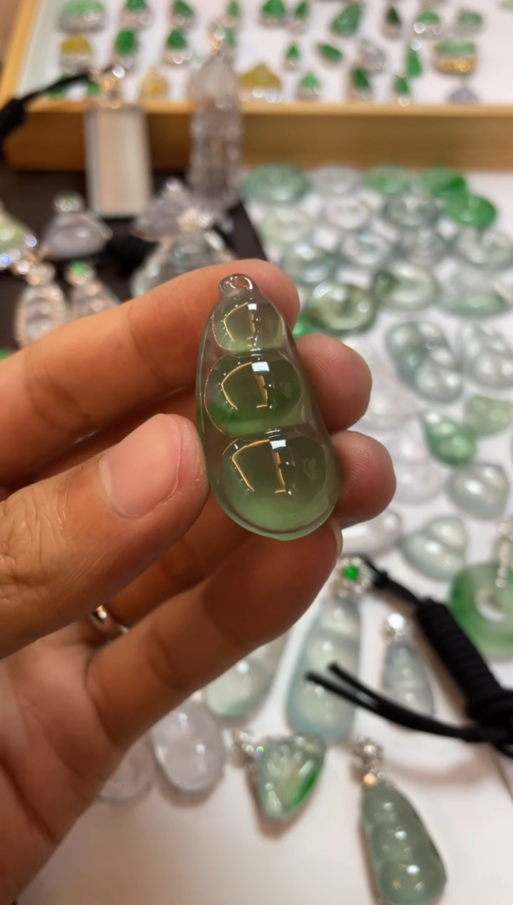 【闪购商品】翡翠吊坠(不含链)未镶嵌豆子