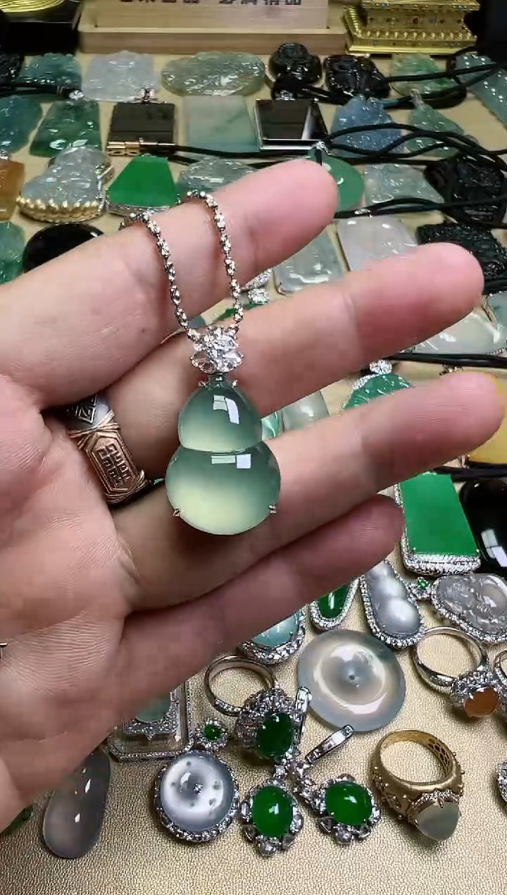 【闪购商品】翡翠颈饰18K金镶嵌天然缅甸翡翠