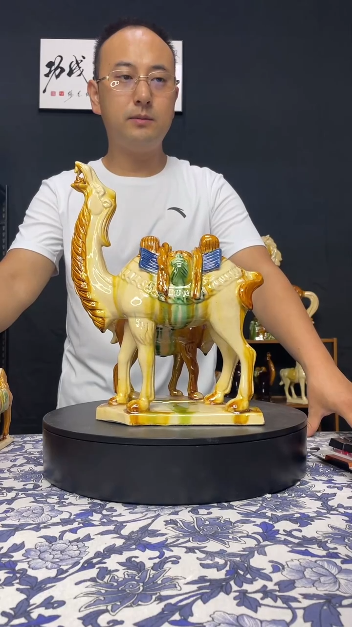陶瓷满载而归驼中号白色三彩色高32cm