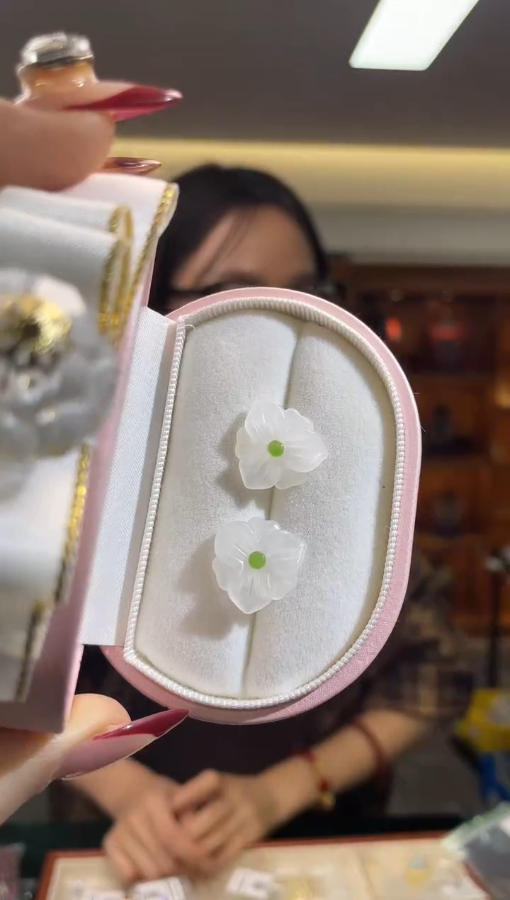 未镶嵌和田玉耳饰（多样性发一件）