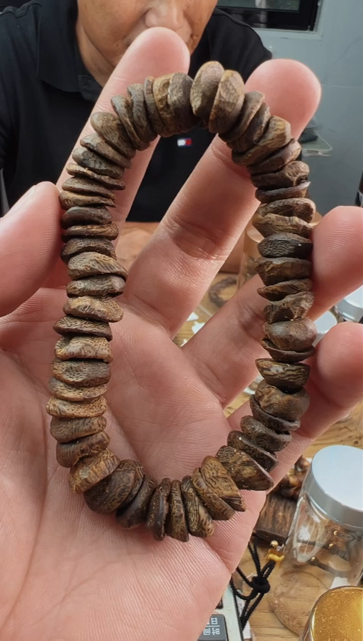 沉香手串M****?沉水1.0树丁包壳单圈15克多样性发一