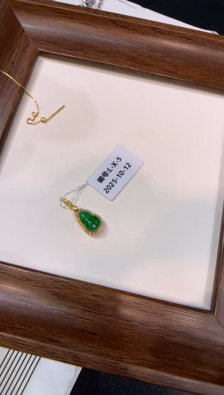 吊坠(不含链)18K金镶嵌翡翠葫芦