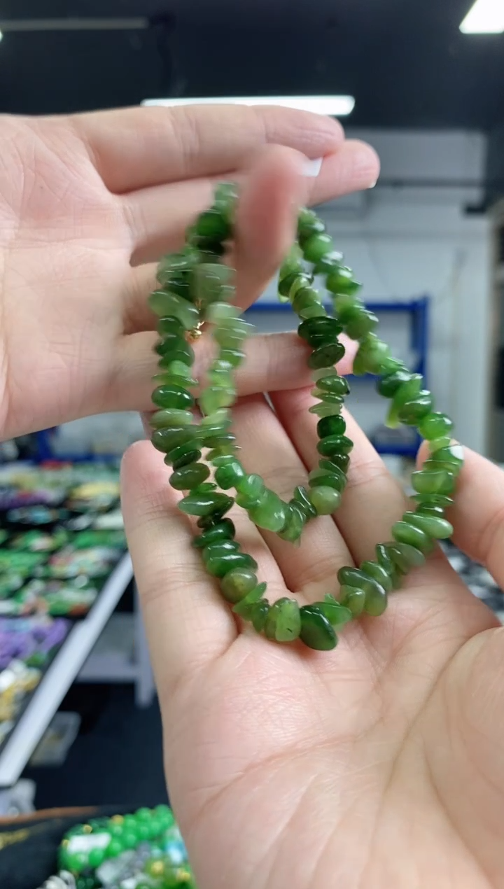 和田玉（碧玉）未镶嵌颈饰多样性发其一颜色微差