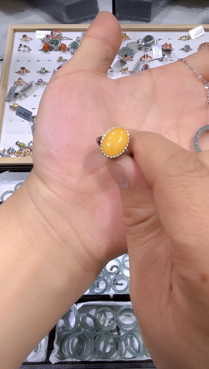 【闪购商品】蜜蜡戒指银S925镶嵌蜜蜡戒指