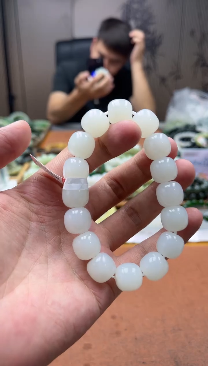 未镶嵌手链和田玉新疆黑山白14老型