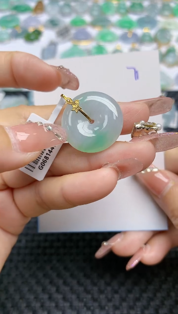 【闪购商品】翡翠颈饰18K金镶嵌天然A71货翡翠 