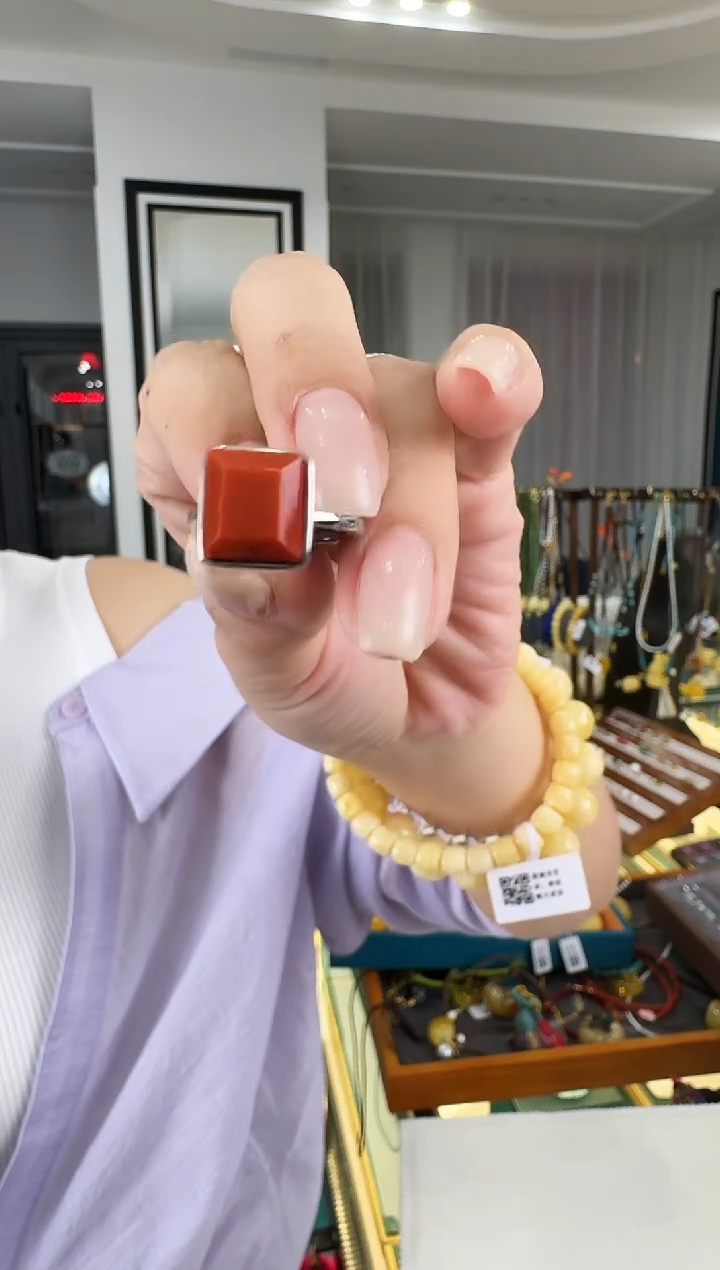 银S925镶嵌南红玛瑙戒指精致的戒指微瑕介意勿拍