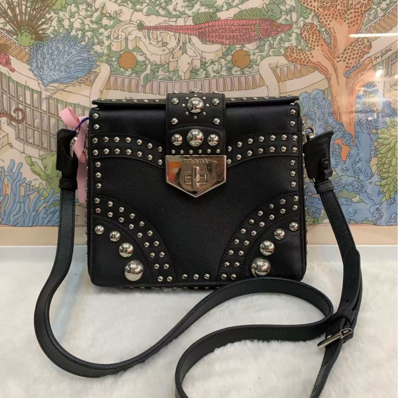 99新 Prada/普拉达 黑色牛皮铆钉限量款 斜挎包 81522