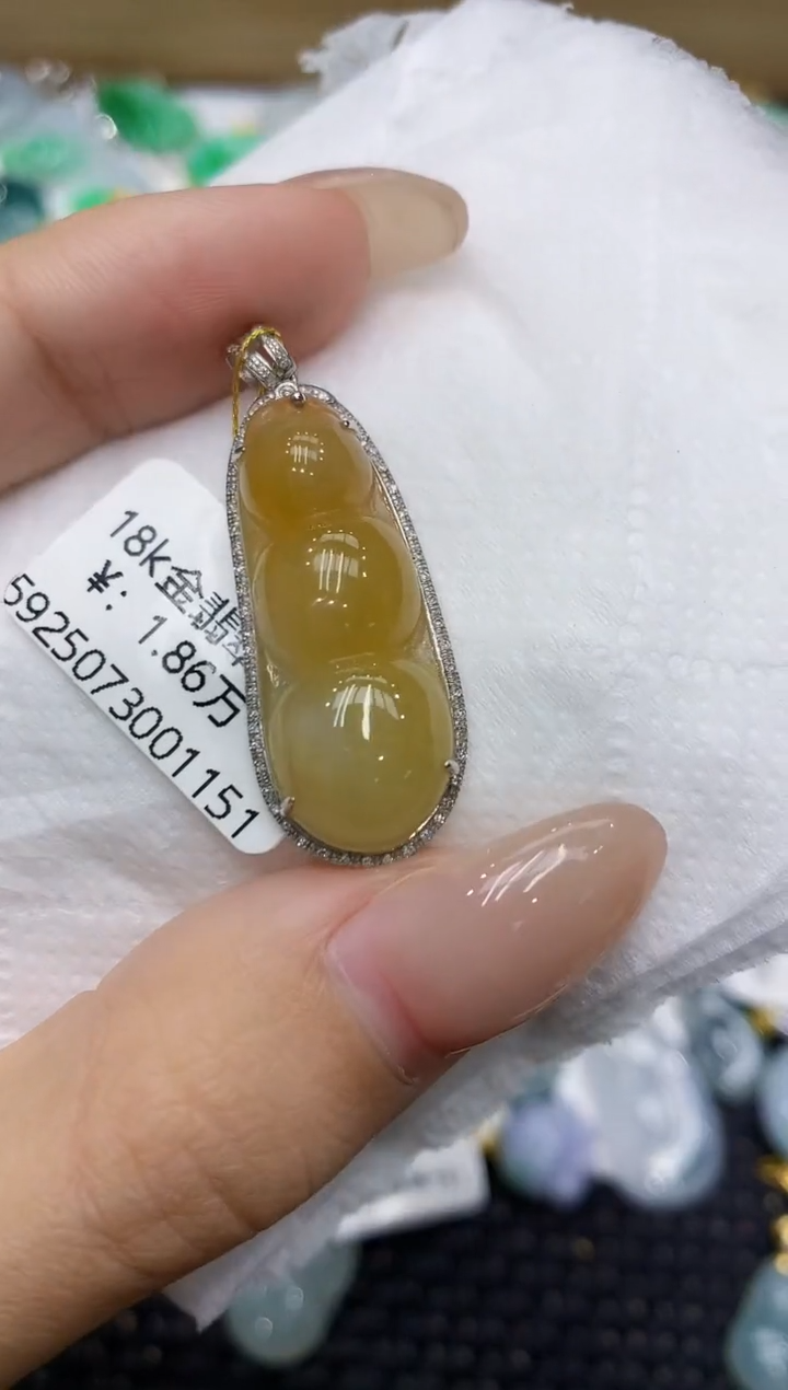 翡翠18K金镶嵌颈饰111111111111