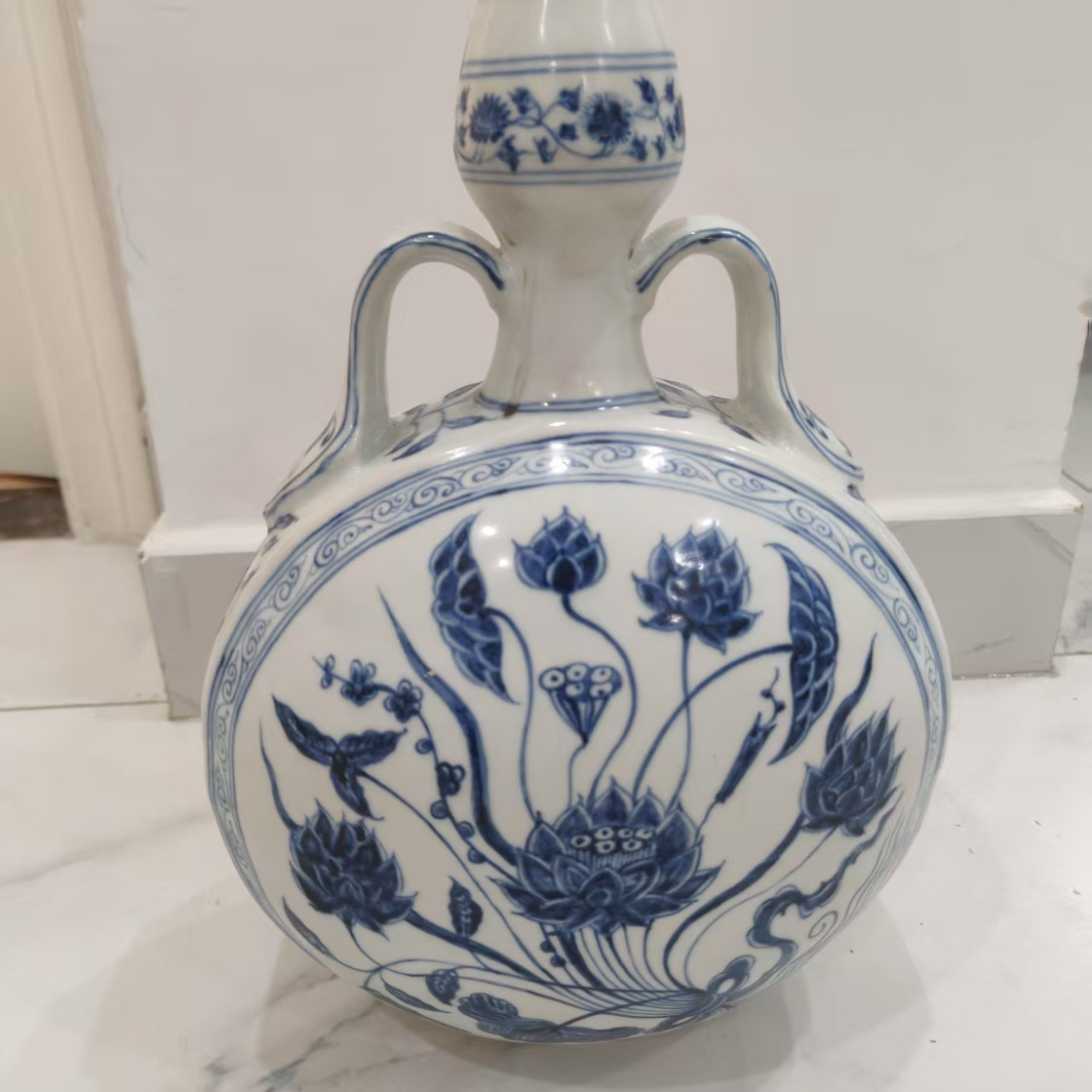 青花抱月瓶，品相全品