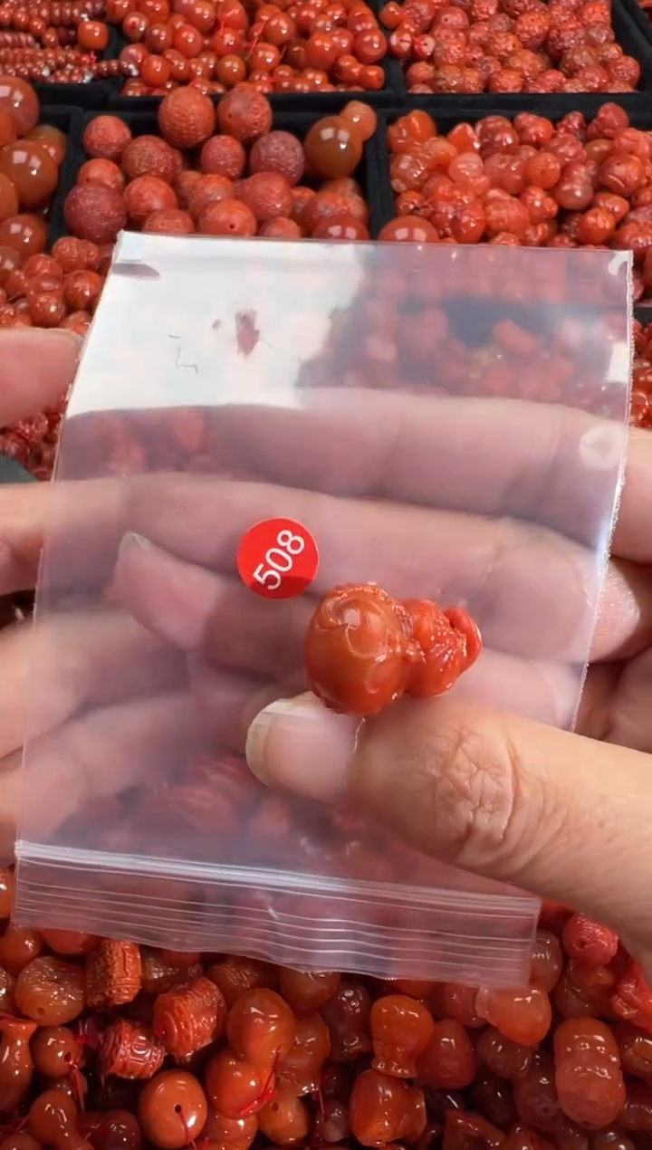 南红玛瑙未镶嵌颈饰1