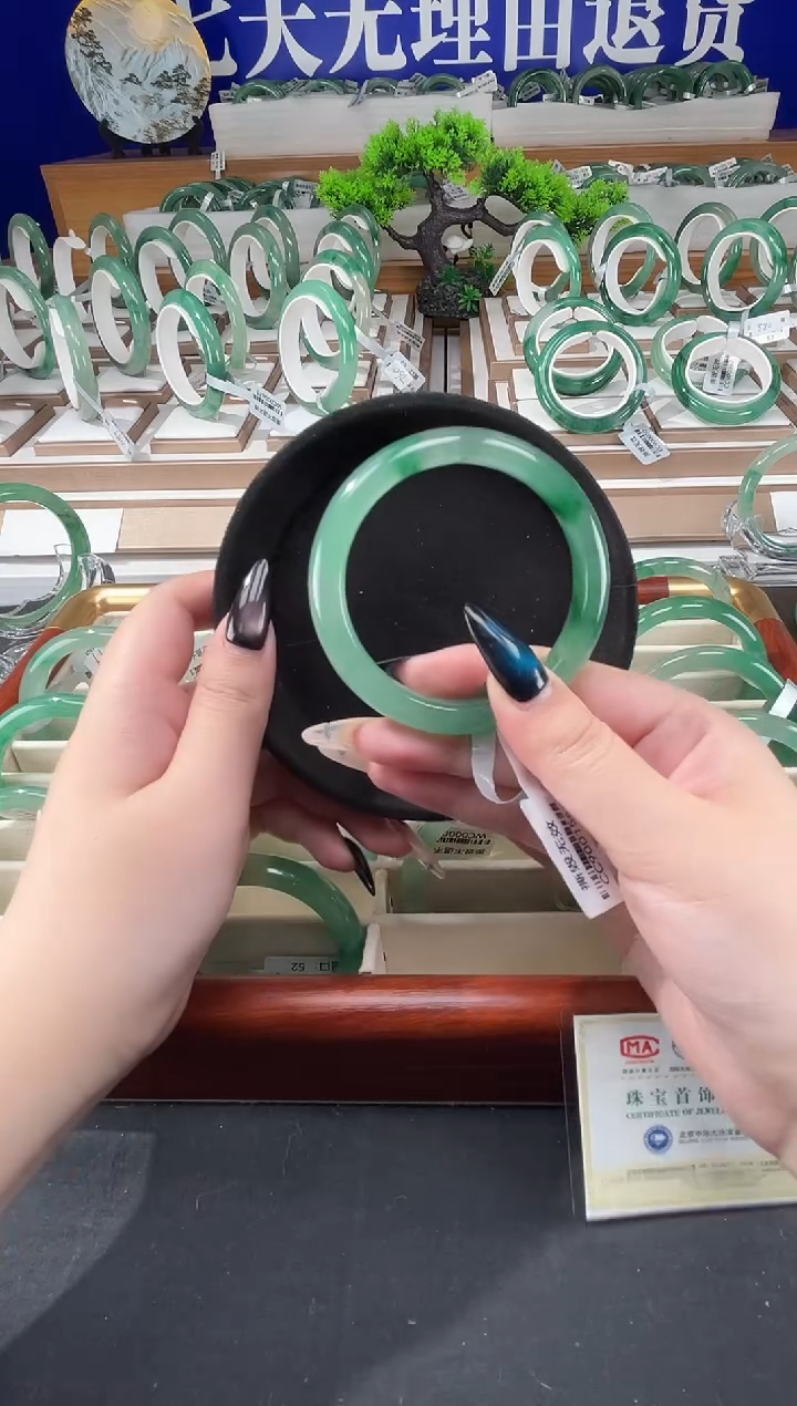 未镶嵌手镯石英质玉（非洲翠）圈口57