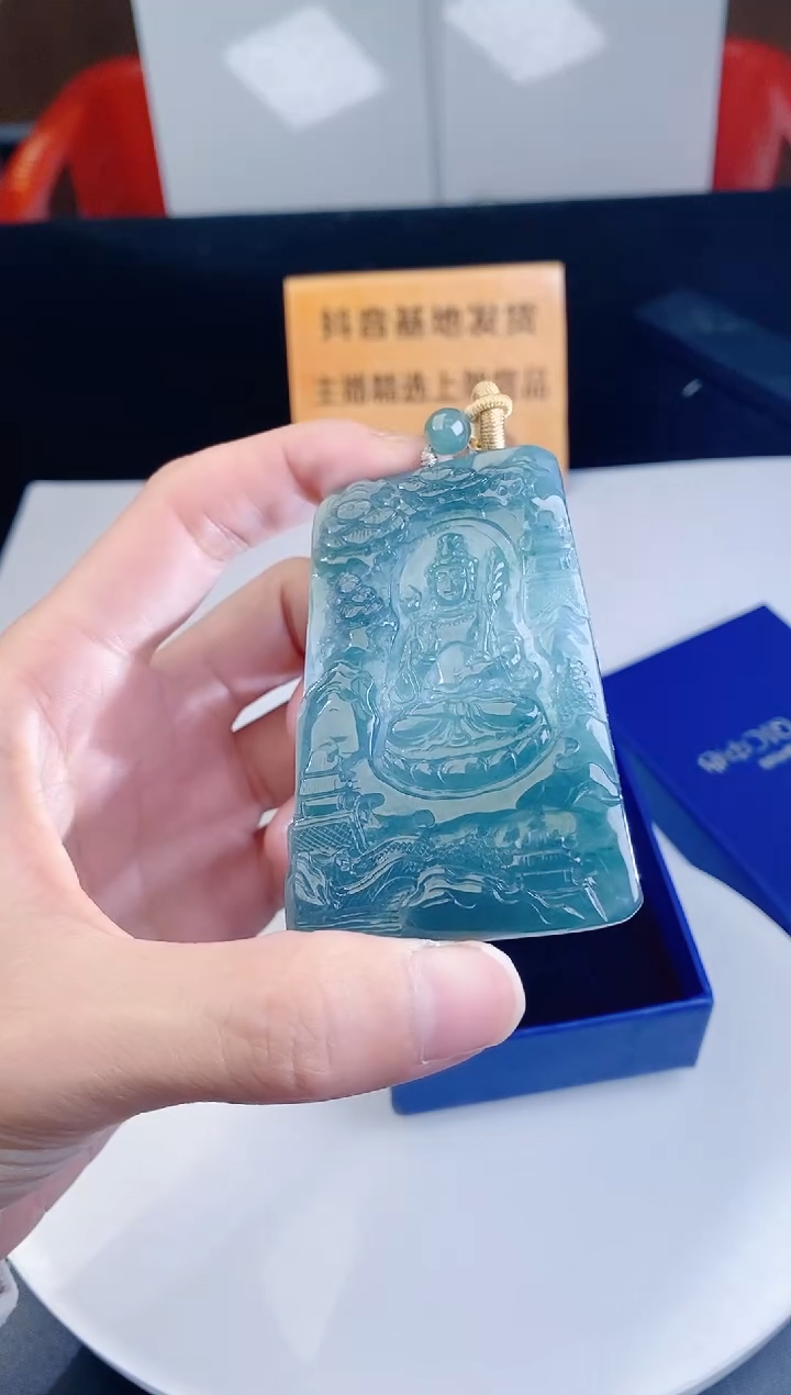 颈饰未镶嵌翡翠 