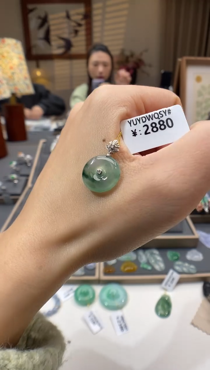 【闪购商品】翡翠颈饰18K金镶嵌平安扣