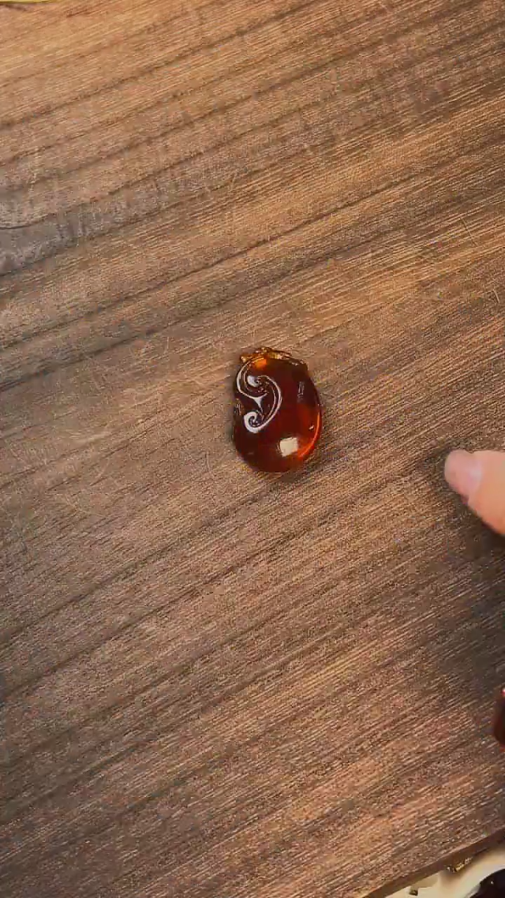 【闪购商品】琥珀吊坠(赠链)未镶嵌手工雕刻件