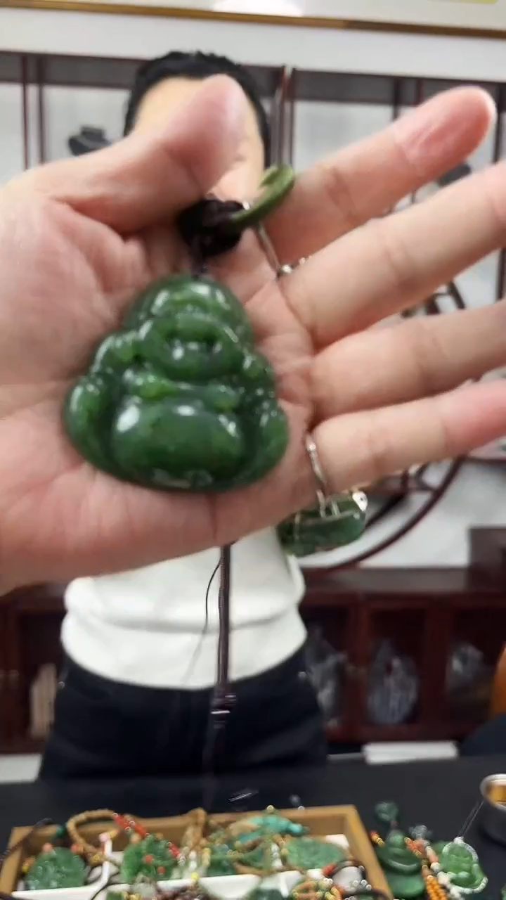 颈饰未镶嵌和田玉佛公