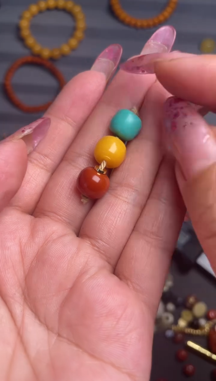 未镶嵌蜜蜡裸石多样性发其一，10的红绿灯