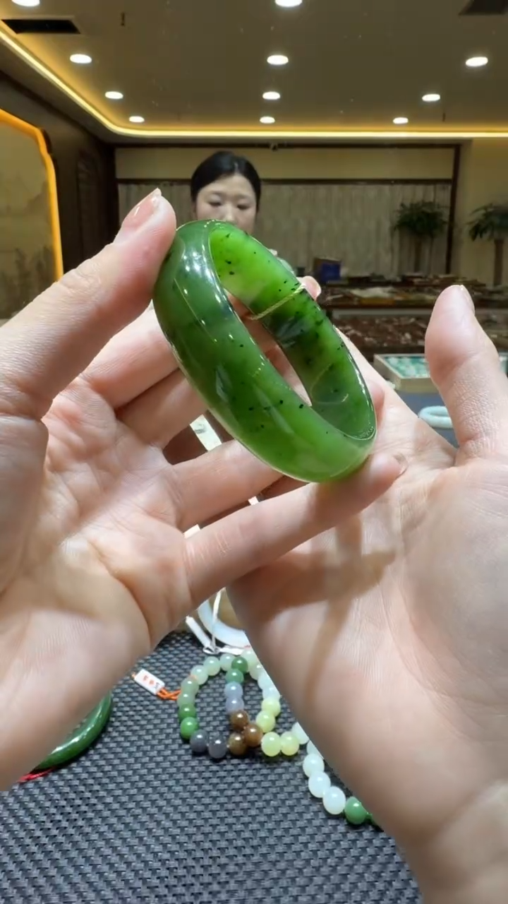 颈饰未镶嵌和田玉手镯58+