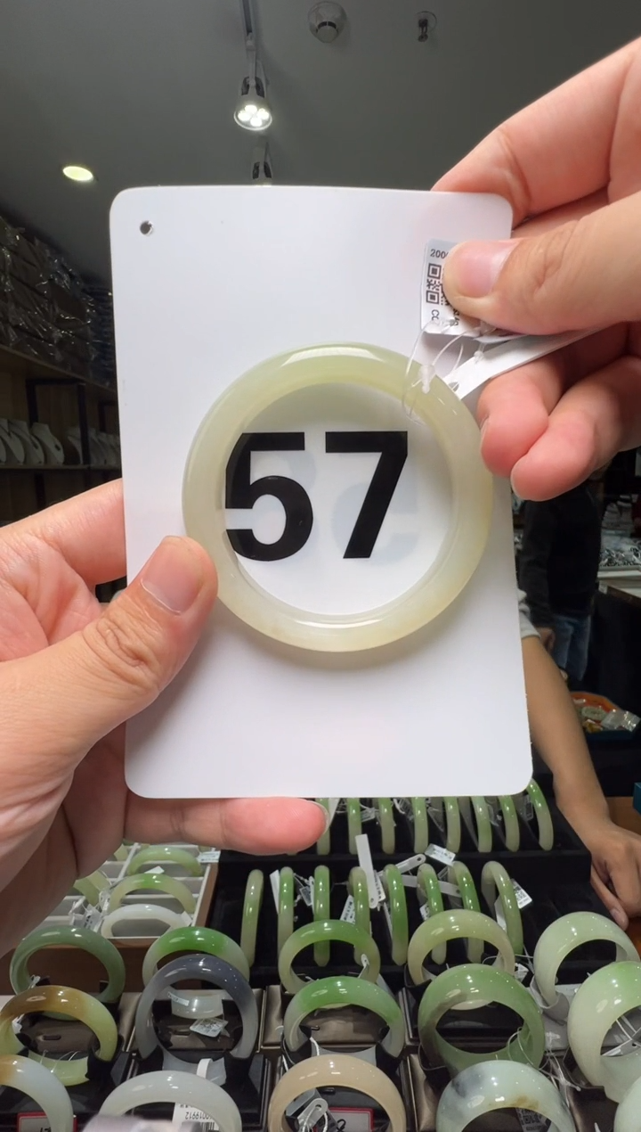 【闪购商品】和田玉手镯未镶嵌56-57正装冰胶冰浅翠