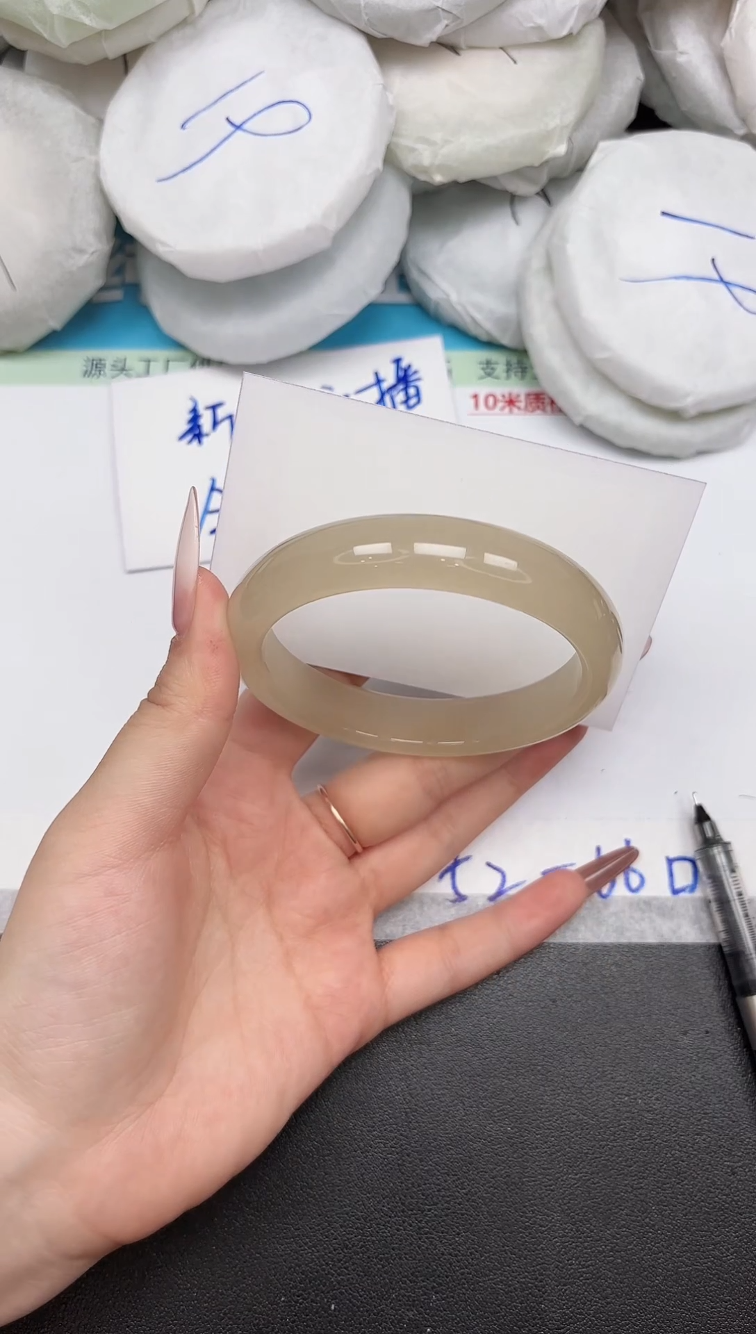 未镶嵌手镯石英质玉A358/62