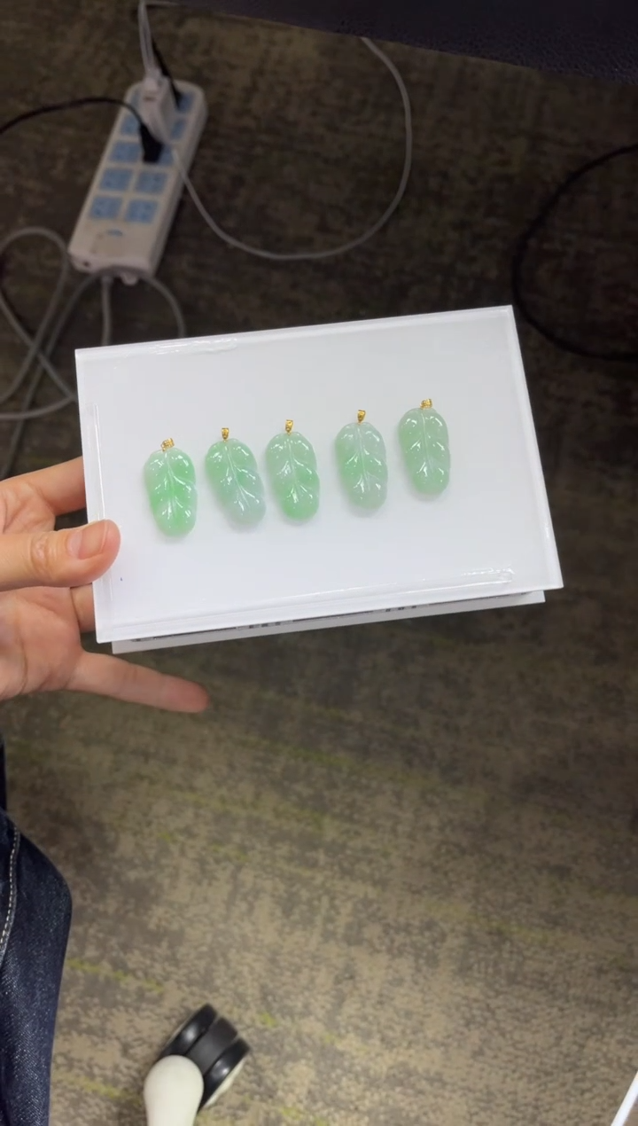 【闪购商品】翡翠颈饰18K金镶嵌A370 /多样性发一件/配绳子