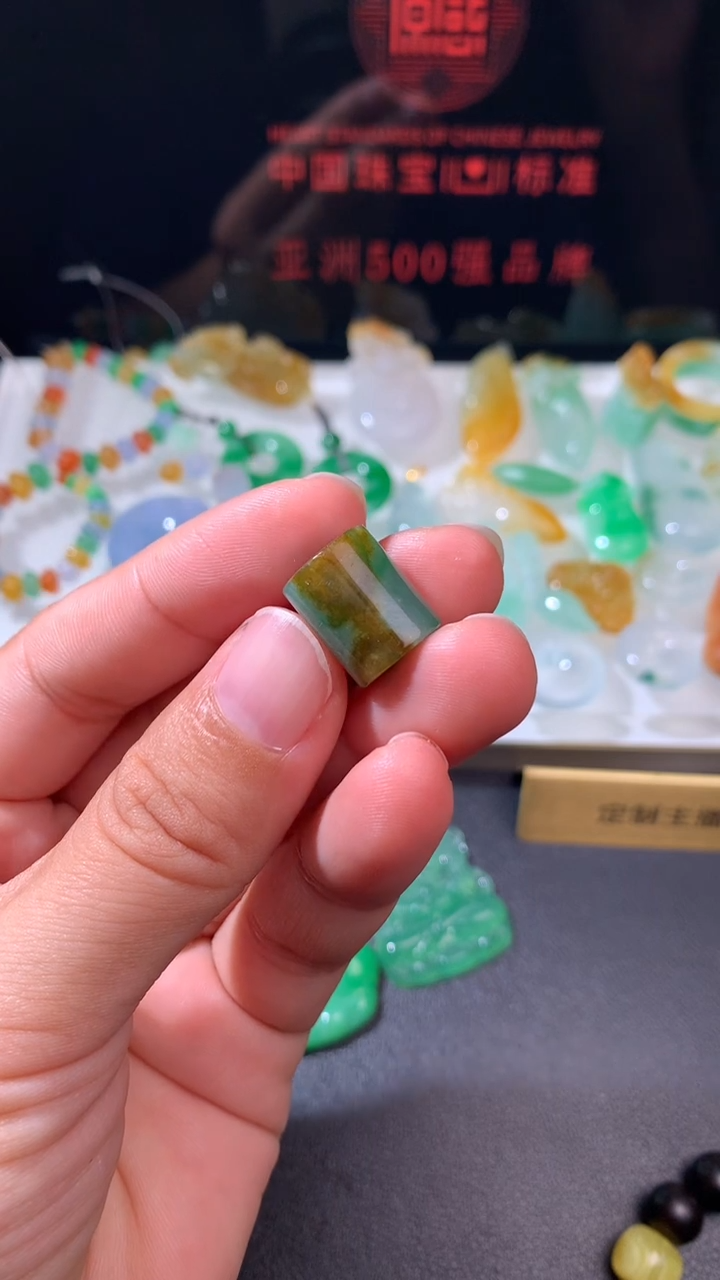 未镶嵌定制翡翠芳*子     