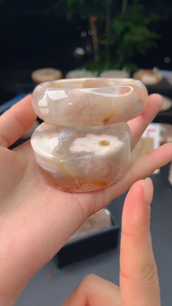 【闪购商品】石英质玉手镯未镶嵌赠送镯心（58圈口）无证书