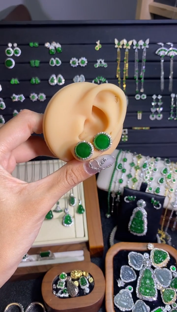 银S925镶嵌翡翠耳饰圆牌耳钉