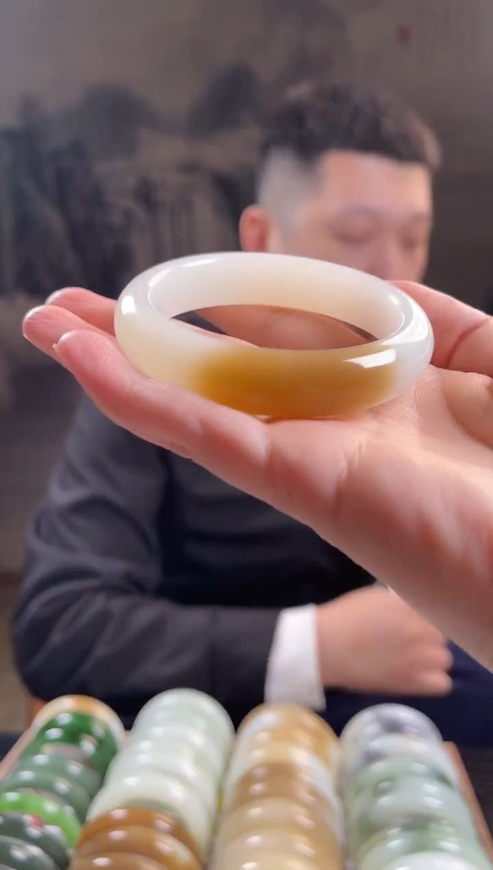 未镶嵌手镯和田玉55+圈口