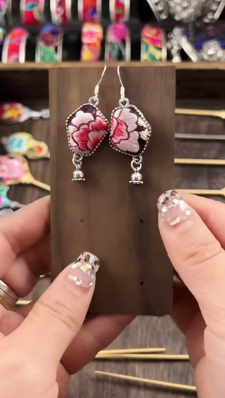 【闪购商品】织绣民族风老绣饰品025